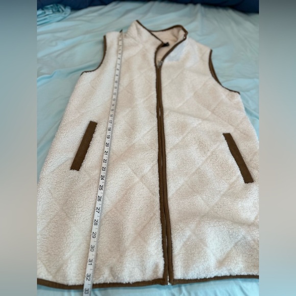 Lauren Ralph Lauren Women’s Large Diamond Quilted.  Faux Fur. Full Zip Long Vest - Picture 4 of 16